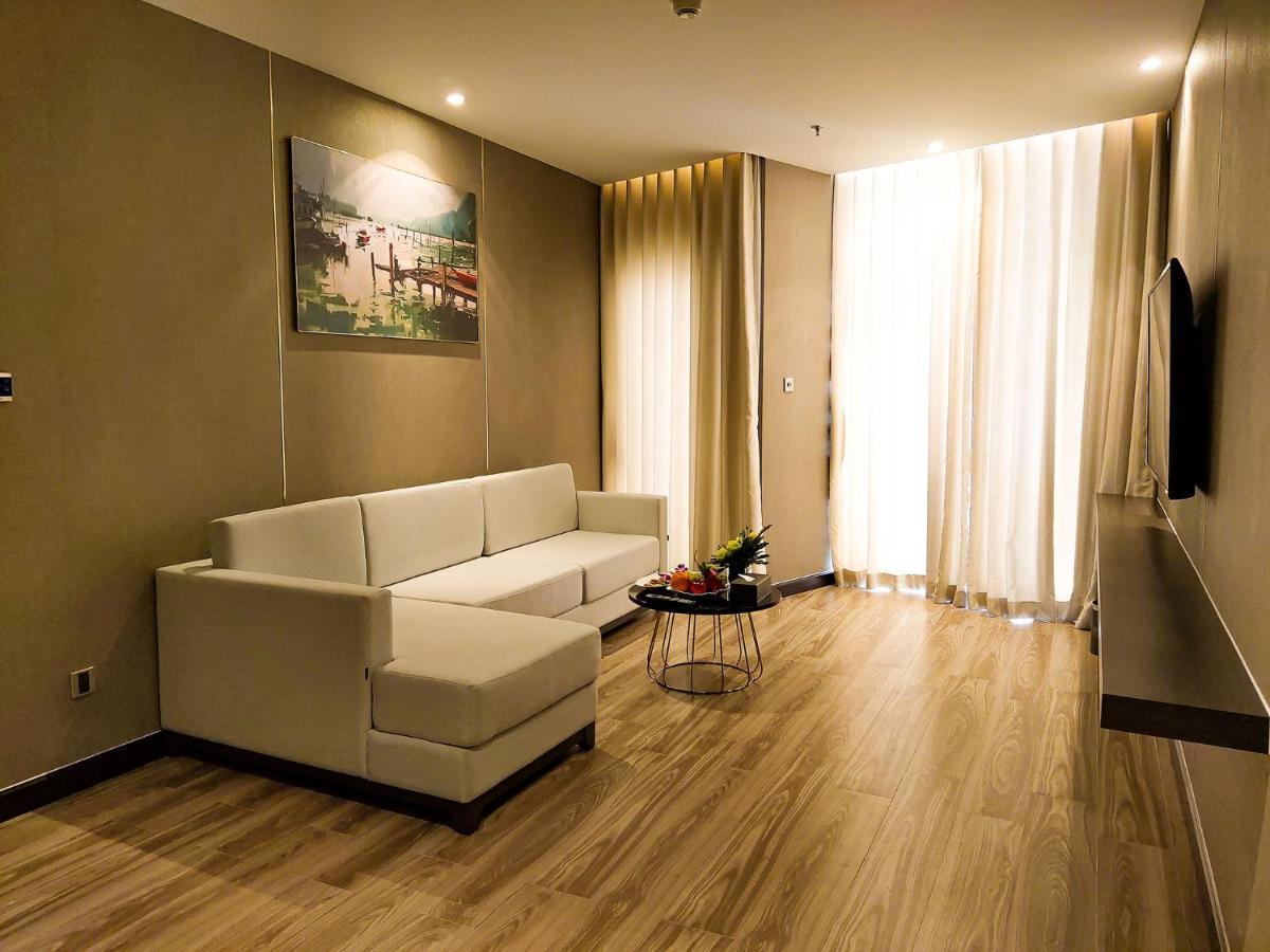Diamond Stars Ben Tre Hotel Exteriör bild A living room with vinyl flooring
