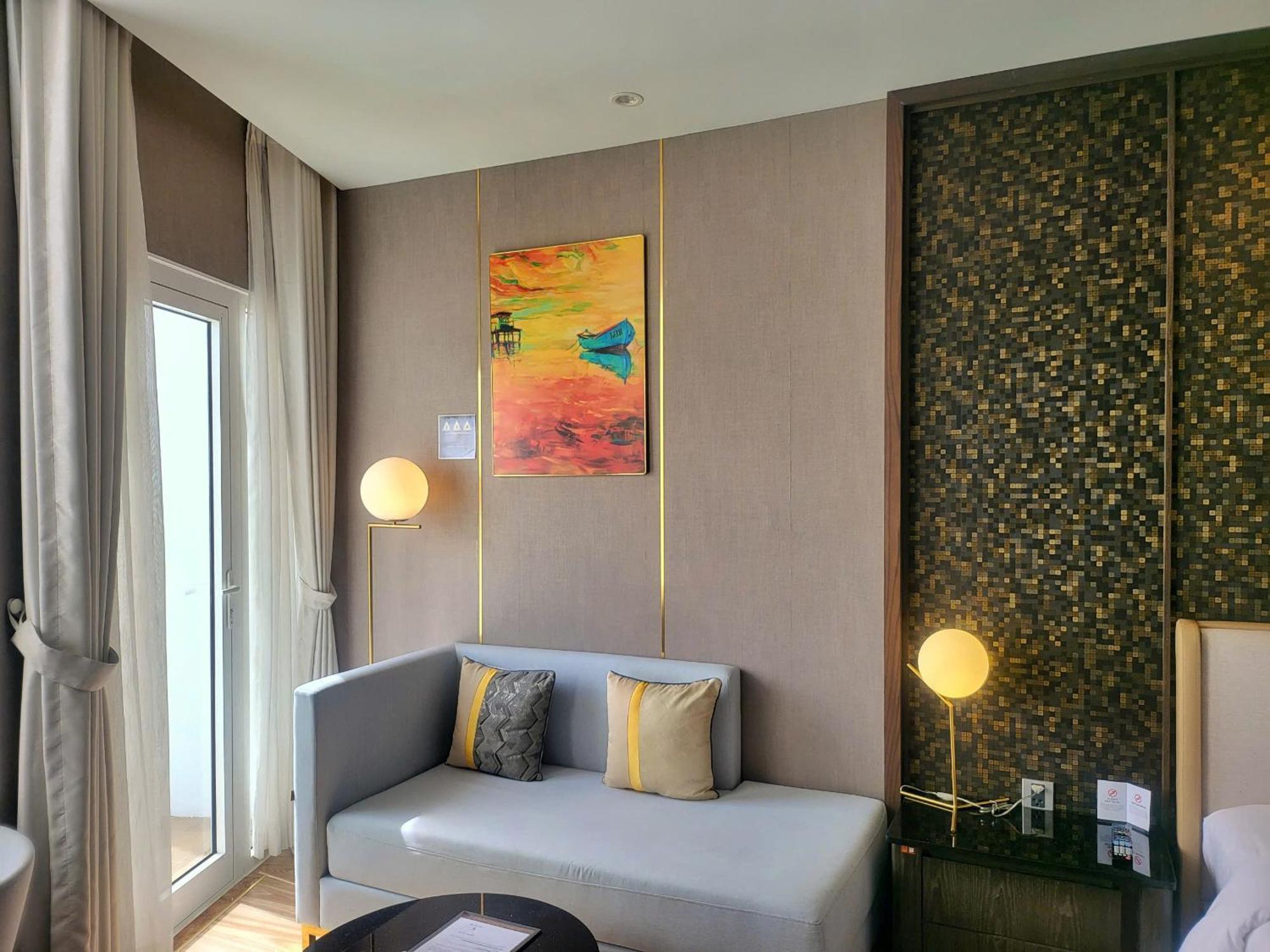 Diamond Stars Ben Tre Hotel Exteriör bild A room at the hotel